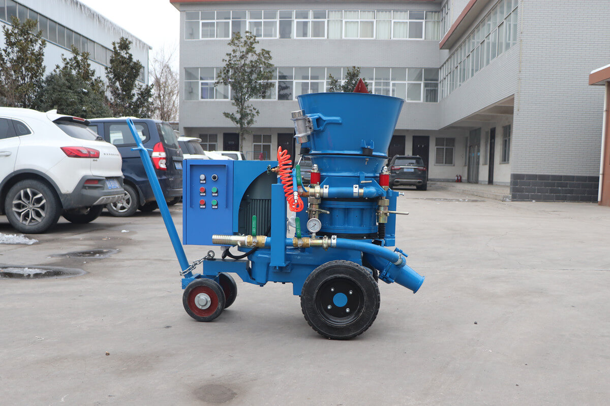 Refractory gunning machine for Aluminum melting furnace