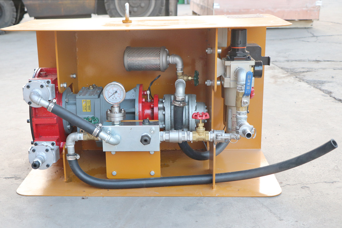 Additive dosing pump for shotcrete machine