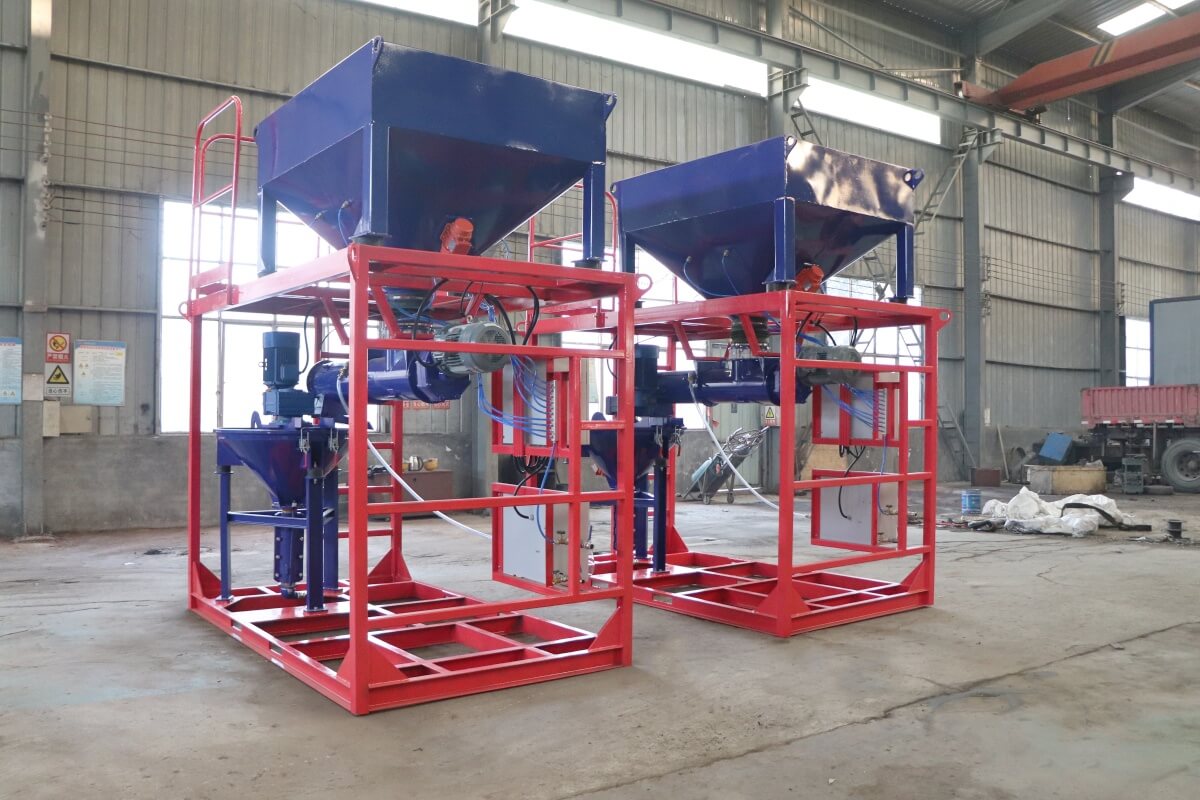 Tundish refractory lining spraying machine